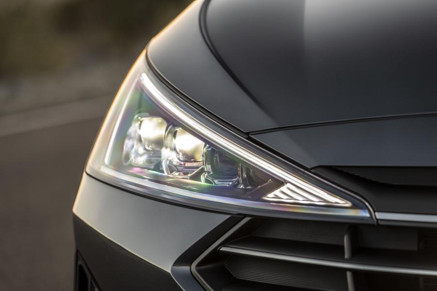 Детали экстерьера Hyundai Elantra Limited (AD) 2018 года  (NA) (фото 7 из 42)